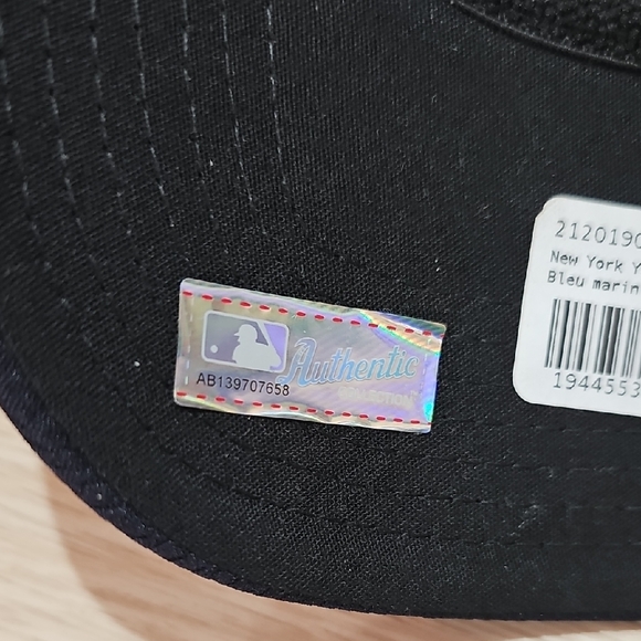 New York Yankees New Era Visor - Picture 7 of 9